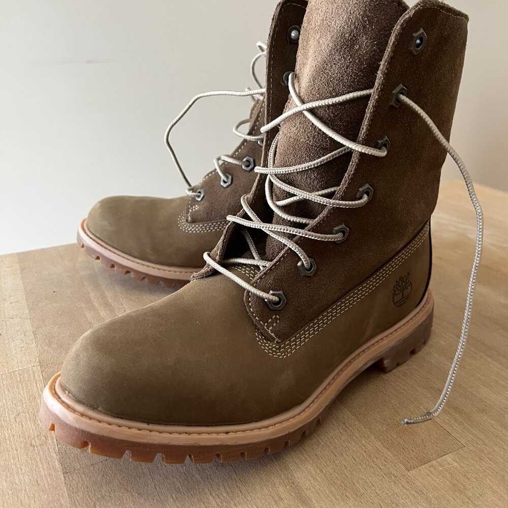 Timberland Boots Fold Down Fleece Lined in Taupe - Picture 2 of 7